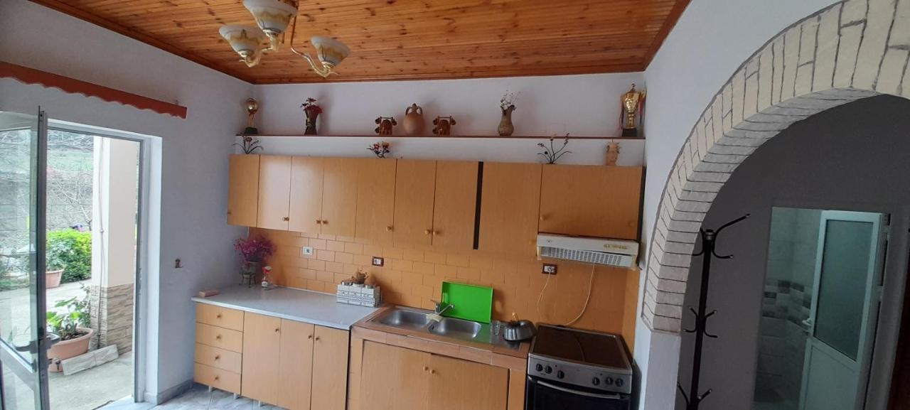 Honey-House “Kastrioti” Apartment Permet Room photo