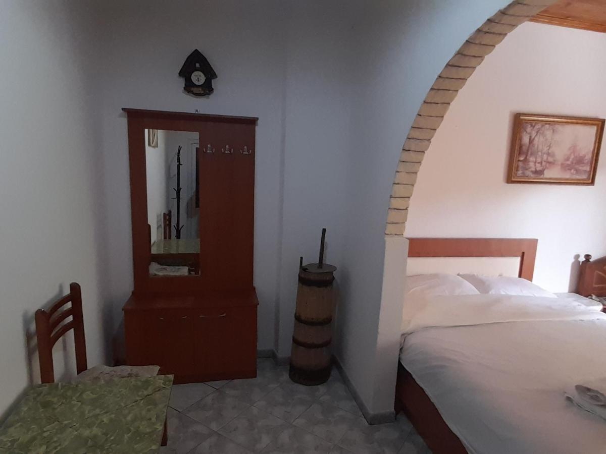 Honey-House “Kastrioti” Apartment Permet Exterior photo